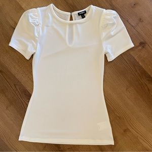 EUC Women’s cream keyhole back tee xsmall